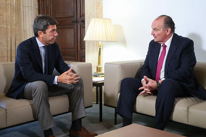 Carlos Mazón mantiene un encuentro de trabajo con el presidente del Consejo de Cámaras de la Comunitat Valenciana